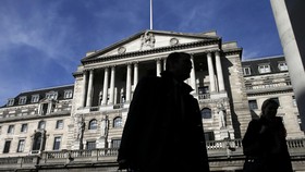 Bank Sentral Inggris Pangkas Bunga Acuan ke Level Terendah
