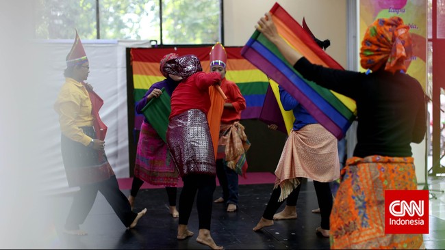 Pendekatan yang benar untuk menyelesaikan masalah LGBT adalah melalui prevensi dan rehabilitasi, sehingga seseorang bisa kembali menjadi normal secara seksual.