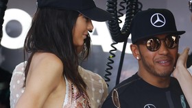 Kendall Jenner Temani Lewis Hamilton Membalap di Monaco
