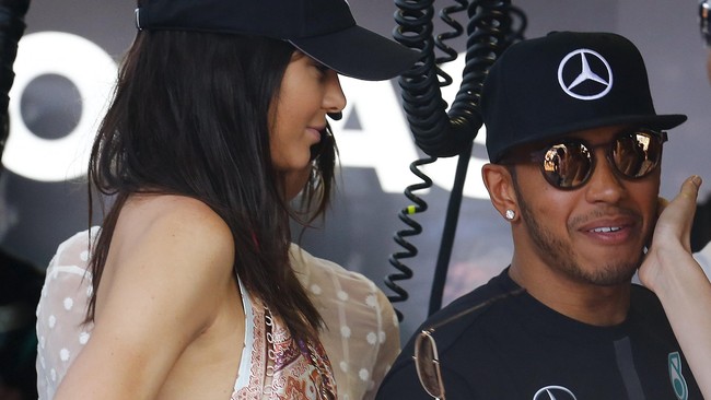Jelang kompetisi Formula One 2017, pebalap yang sudah tiga kali menjuarai dunia, Lewis Hamilton, berharap garasi tim F1 tak lagi didominasi pria.