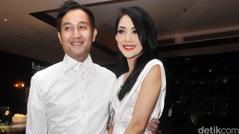 Aldi Bragi dan Ririn Dwi Ariyanti