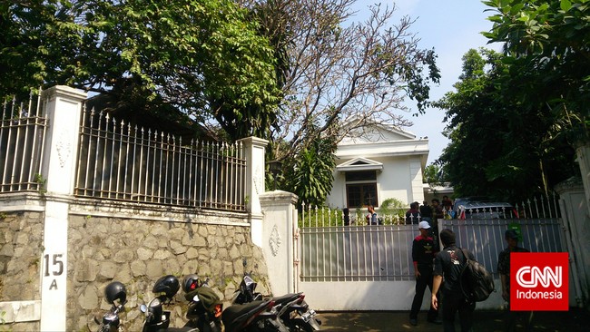 Ombudsman menemukan peralihan bangunan hunian menjadi tempat usaha di Kemang, Jakarta Selatan mencapai 90 persen yang berdampak pada kemacetan.