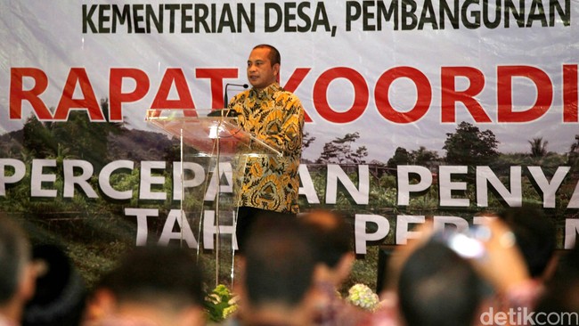 Menteri Desa, Pembangunan Daerah Tertinggal dan Transmigrasi Marwan Jafar meminta para gubernur untuk mendorong pencairan dana desa di wilayah kerjanya.