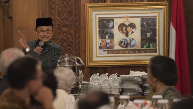 Ketua Pini Sepuh Partai Golkar BJ Habibie meminta agar Partai Golkar memastikan diri ikut pilkada serentak di 2015 dengan segera merampungkan islah.