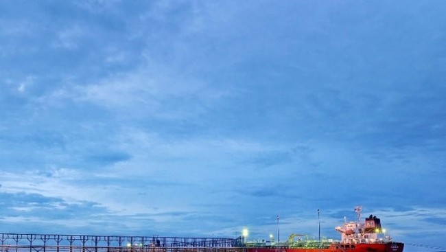 Kapal berbendera Singapura membawa RBD Palm Olein berhasil ditangkap oleh TNI AL saat berlayar dari Belawan.