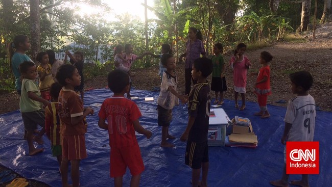 Kebiasaan membaca bagi siswa SD di daerah perbatasan Kabupaten Belu, NTT, merupakan medium mereka untuk lebih mengenal bahasa Indonesia.