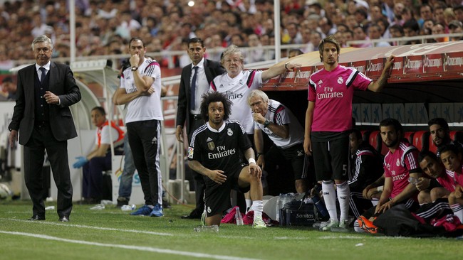 Anggota tim pelatih Real Madrid kembali berkurang. Setelah Ancelotti dipecat, kali ini giliran asisten pelatih, Fernando Hierro, yang meninggalkan klub.
