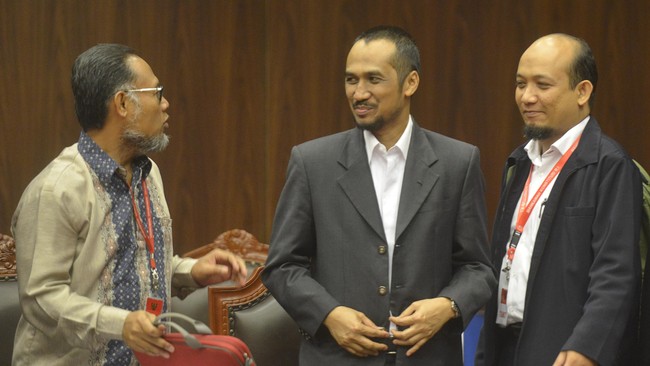 Berkas Bambang Widjojanto sudah dinyatakan lengkap. Penyidik Bareskrim saat ini menunggu petunjuk jaksa untuk berkas Abraham Samad dan Novel Baswedan.