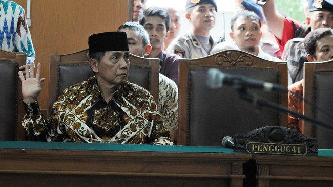Tim hukum KPK hari ini menyerahkan replik atas permohonan Hadi Poernomo yang meminta hakim menolak permohonan PK tersebut.