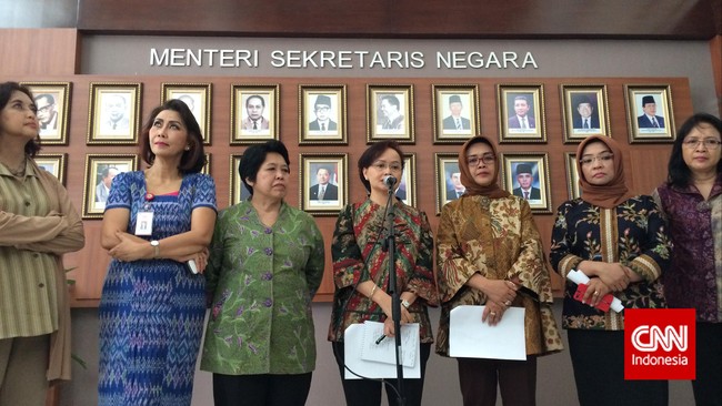 Pelaksana Tugas Pimpinan KPK Indriyanto Seno Adji mengatakan namun hal itu bisa dilakukan setelah melepaskan statusnya sebagai tentara dan menjadi warga sipil.