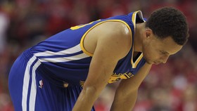Stephen Curry Dehidrasi Usai Menang Lawan Cavs