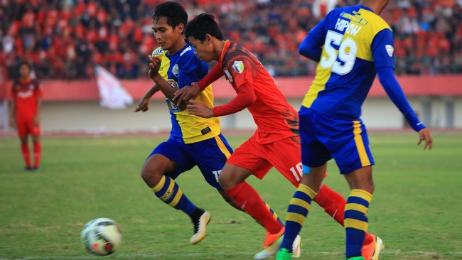 Sebanyak tujuh klub sepak bola Indonesia termasuk Persis Solo masih menunggak gaji pemain.