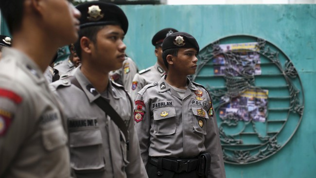 Kapolri Jenderal Badrodin Haiti tak menanggapi omongan yang menyebut kinerja Polri tak sebanding dengan TNI. Ia meminta hal itu diukur dengan parameter jelas.