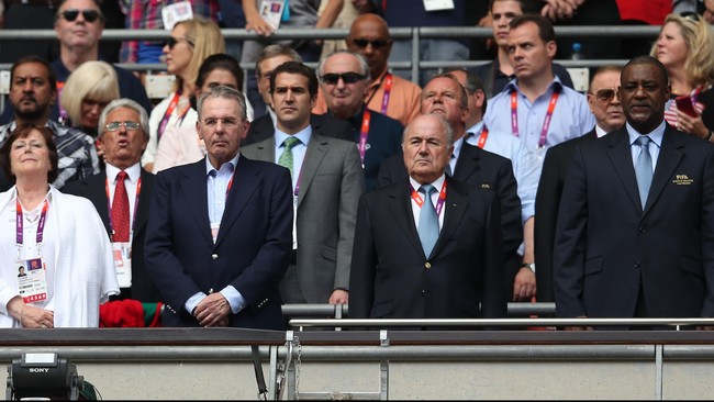 Meski tak menuntut pengunduran diri Sepp Blatter, wakil presiden Asosiasi Sepak Bola Jepang mengatakan bahwa nanah di tubuh FIFA harus segera dikeluarkan.