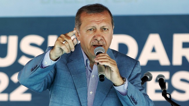 Presiden Turki mengkritik perlakuan Uni Eropa terhadap negaranya dan mengatakan tawaran bantuan dana untuk menampung pengungsi belum tentu disetujui.
