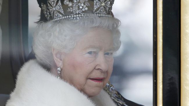 Sebuah buku mengisahkan kemarahan Ratu Elizabeth atas permintaan Pangeran Charles yang meminta kekasih gelapnya kala itu, Camilla, untuk diterima oleh keluarga.