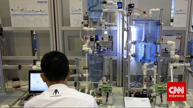 PAM JAYA melakukan pemasangan Cybel Meter untuk Penerapan Smart Water Meter berbasis LoRaWan pada meter air pelanggan di Jakarta.