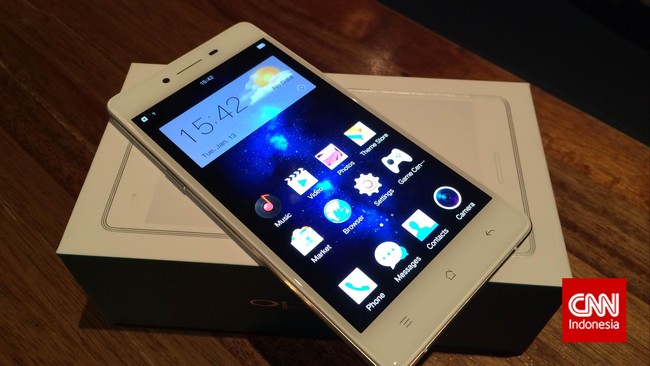 Oppo R7 didesain dengan layar 5 inci sementara R7 Plus sebesar 6 inci. Dua ponsel yang mengutamakan ketipisan ini punya kelebihan dan kekurangan masing-masing.
