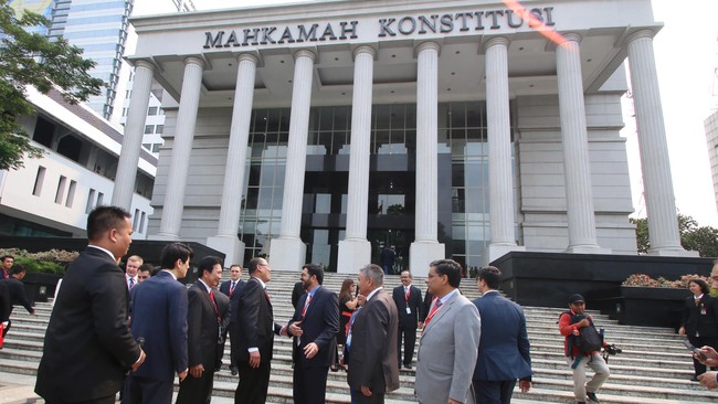 Keputusan MK tetap membuka peluang seseorang mencalonkan diri sebagai calon presiden, meskipun bakal calon presiden diprediksi hanya dua atau tiga orang.