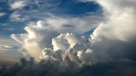 Gemuruh Misterius di Langit Jadi Pembicaraan Warga Bandung
