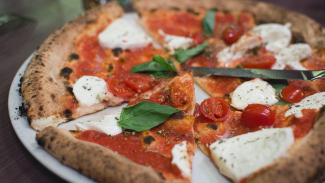 Pasquale Cozzolino berhasil menurunkan berat badan sekitar 42 kilogram dengan cara mengonsumsi pizza setiap makan siang.