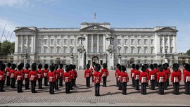 Pria Bersenjata Ditahan di Gerbang Masuk Istana Buckingham