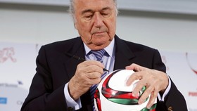 Presiden FIFA Dihujat, Sang Putri Membela