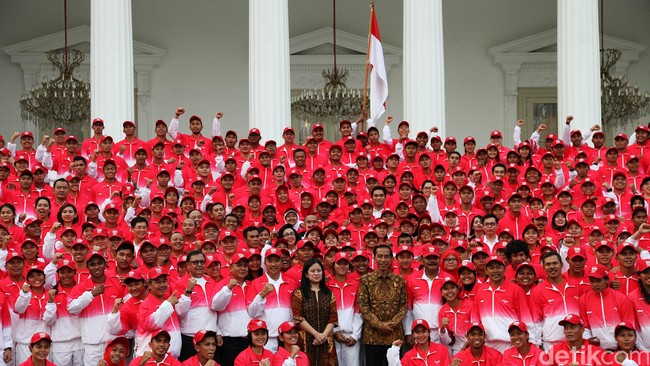 Komandan Kontingen SEA Games Taufik Hidayat berharap sanksi FIFA pada Indonesia bisa dijadikan motivasi untuk berprestasi bagi timnas di ajang SEA Games.