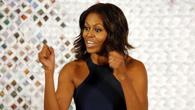 Michelle Obama juga merayakan Hari Remaja Putri Sedunia dengan memulai kampanye barunya yang diberi tajuk Let Girls Learn.