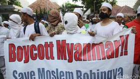 Dukung Rohingya, Forum Umat Islam Demo di Kedubes Myanmar