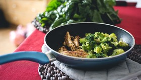 7 Makanan yang Pantang Dikonsumsi saat Sahur dan Berbuka Puasa