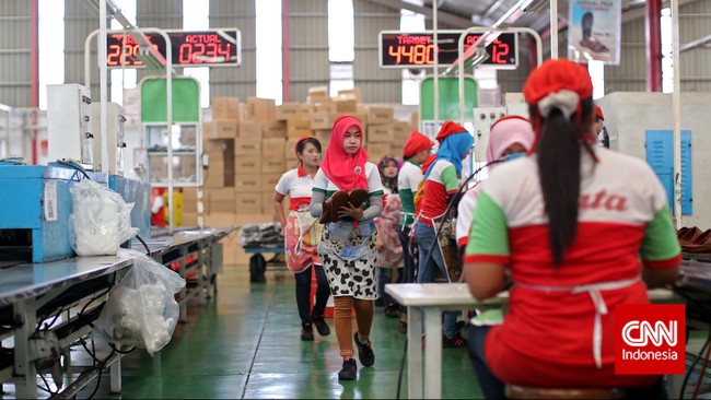 PT Sepatu Bata Tbk menutup pabrik di Purwakarta, Jawa Barat, per 30 April 2024 karena merugi.