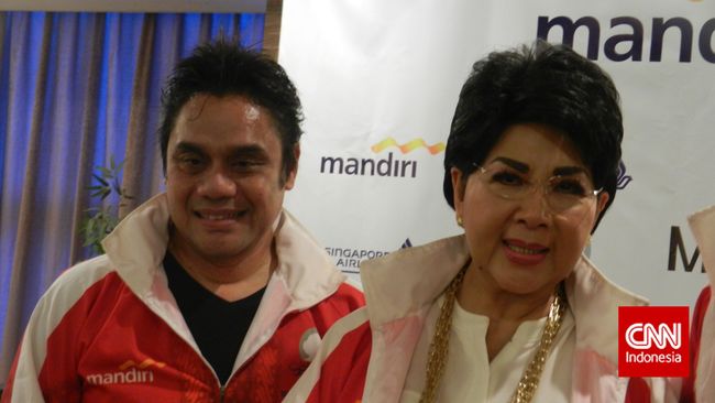 Bukan hanya perkara musikal yang membuat Dwiki Dharmawan senang berkolaborasi dengan Titiek Puspa. Lebih dari itu, ada hal lain yang juga membuatnya senang.