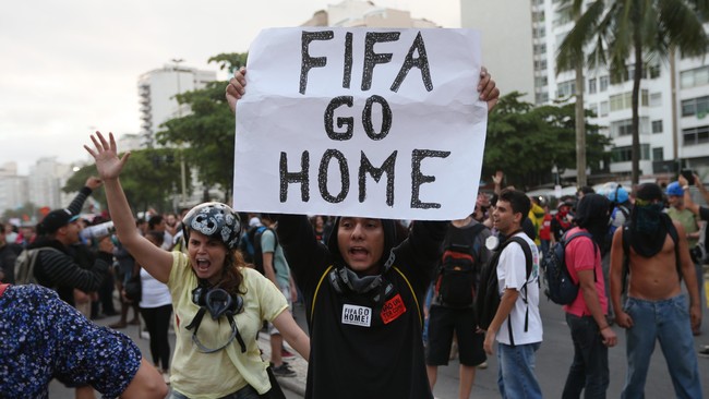 Menyambut baik penangkapan petinggi FIFA, presiden Brasil minta agar seluruh aktivitas dan turnamen-turnamen sepak bola diselidiki.