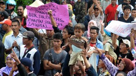 Sandi Minta Satpol PP Sterilkan Monas dari PKL di Malam Hari