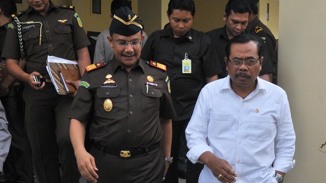 Jaksa Agung berkata, selama ini pemerintah sulit menangkap buronan yang kerap berpindah dari satu tempat ke tempat lainnya.
