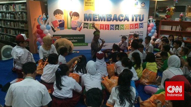 Menteri Pendidikan dan Kebudayaan Anies Baswedan mengatakan buku cerita anak sekarang umumnya menggunakan bahasa yang sulit dicerna bagi anak-anak.