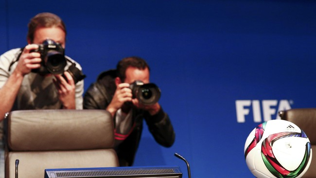 Komite Eksekutif FIFA memutuskan menggelar pemilihan presiden yang baru organisasi sepak bola dunia itu pada Februari tahun depan untuk mengganti Sepp Blatter.