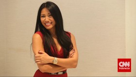 Anggun Raih Penghargaan Duet dengan L Pavarotti di Rusia