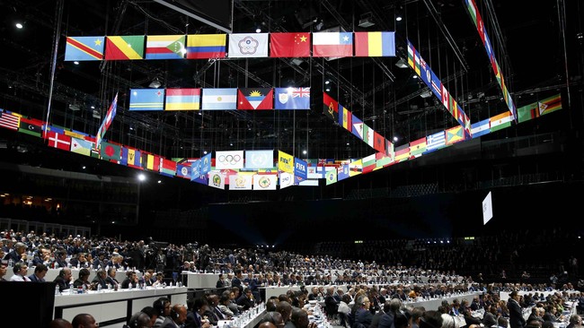 Kongres FIFA untuk menentukan masa depan organisasi sepak bola dunia yang berlangsung di Zurich, Swiss, Jumat (29/5) dibayang-bayangi ancaman bom.