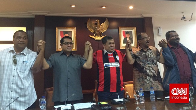Ketua Komisi X DPR Teuku Riefky Harsya menegaskan bahwa sanksi FIFA kepada Indonesia harus disikapi dengan serius dan jangan dianggap remeh.