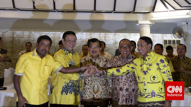 Sebaiknya, menurut Indra J Piliang, Golkar menguatkan diri di DPR saja karena banyak hal-hal yang  strategis yang bisa Golkar lakukan.