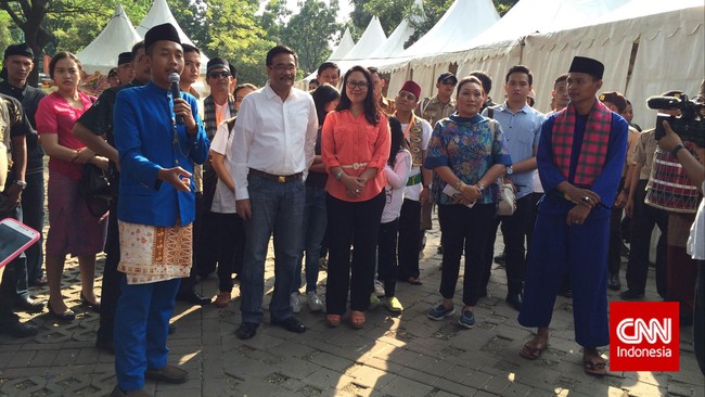 Wakil Gubernur DKI Jakarta Djarot Saiful Hidayat resmi membuka Pesta Rakyat Jakarta 2015 di Parkir Timur, Senayan, Jakarta Pusat, Sabtu (30/5).