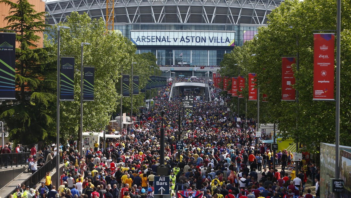 Potret Luapan Emosi Suporter Arsenal dan Aston Villa