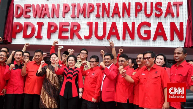 Untuk mengukuhkan diri sebagai partai penguasa, PDIP menargetkan kader-kadernya dapat duduk di kursi-kursi eksekutif di daerah pada Pilkada tahun ini.