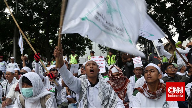 Ketua FPI Muchsin Alatas menuduh acara yang akan digelar YPKP 65 berbau komunisme.