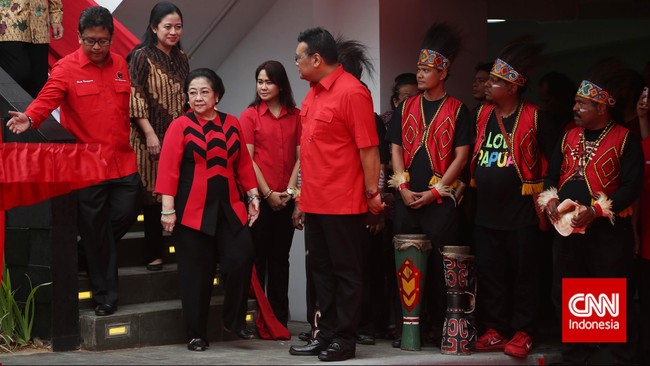 Dengan pemegang kuasa di tangan Megawati, Ahok terus melakukan pendekatan personal. Paling mutakhir, pendekatan dilakukan saat momentum perayaan 17 Agustus.