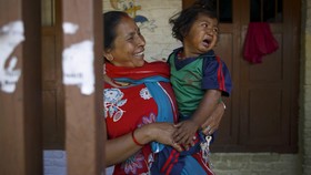 Masih Trauma Gempa Anak-anak Nepal Kembali ke Sekolah