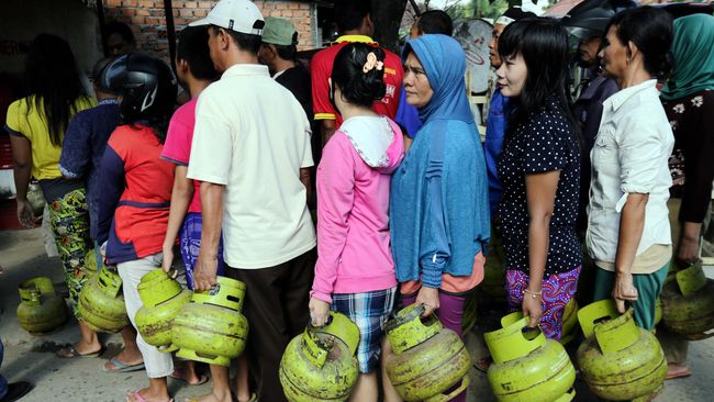 LPG 3 kg termasuk dalam kategori LPG Tertentu yang diatur status penggunanya. Berikut kelompok masyarakat yang bisa beli elpiji 3 kg.