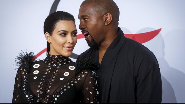 Setelah menimbulkan sejumlah spekulasi, Kim Kardashian akhirnya mengkonfirmasi bahwa dia dan Kanye West menanti kehadiran anak ketiga melalui ibu pengganti.
